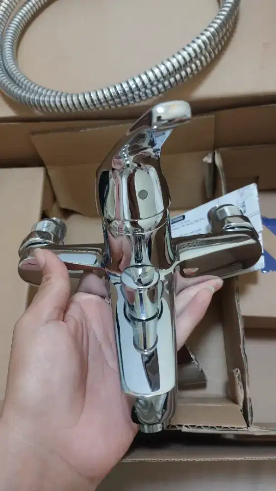 Kran shower panas dingin merk Toto