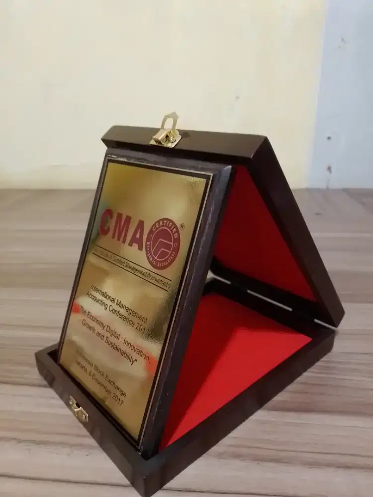 Plakat, mendali, piala, timah, kuningan, stainless