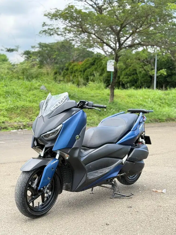 Xmax 2021 blue matte