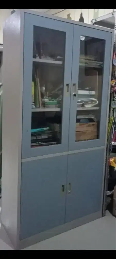 Lemari besi merk KRISBOW