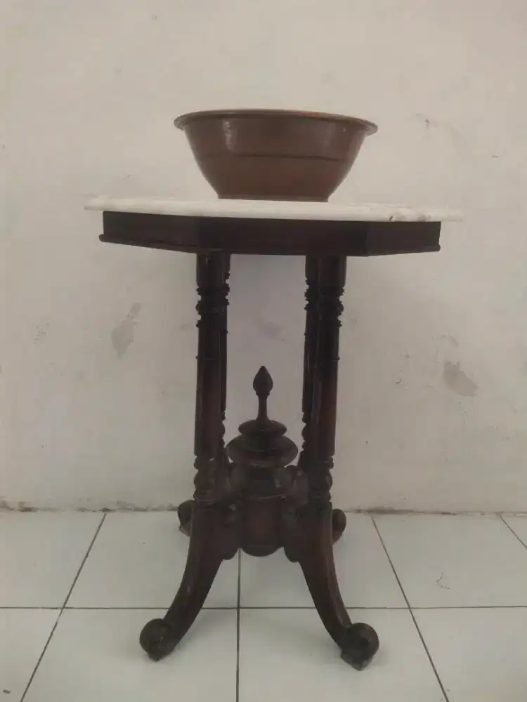 Patiman dan meja marmer