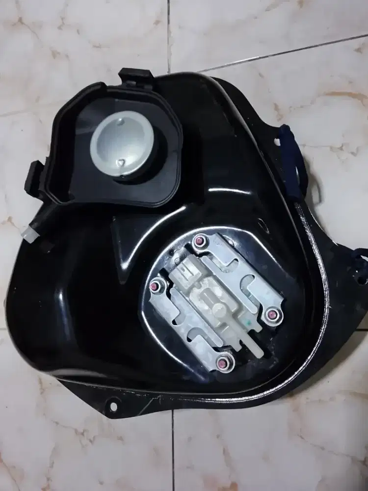 Jual tank bensin,knalpotnya ada headlem lampu depan vario 125 cbs iss