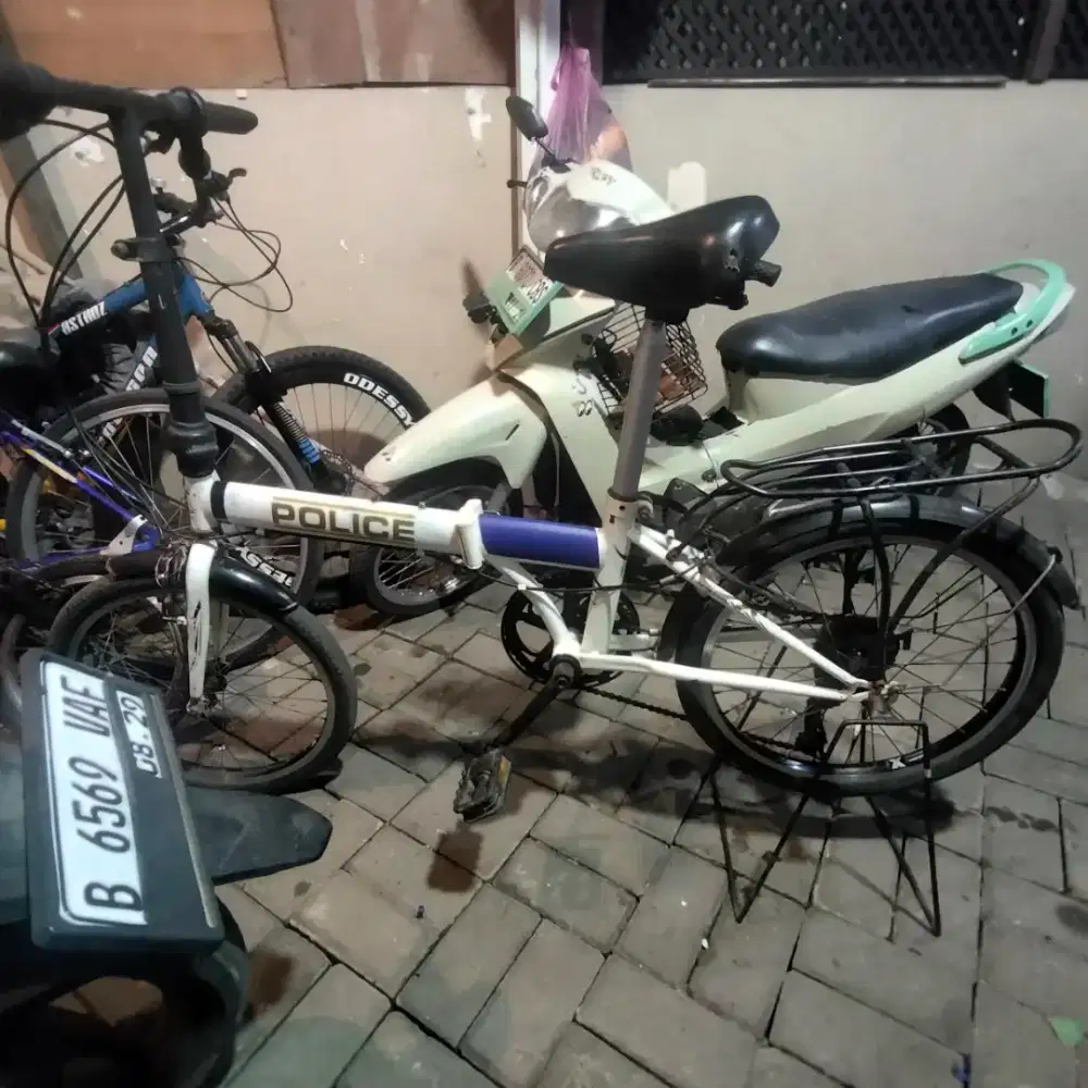 Sepeda lipat element police
