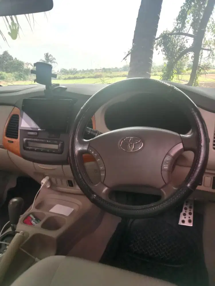 Toyota Kijang Innova 2011 Bensin