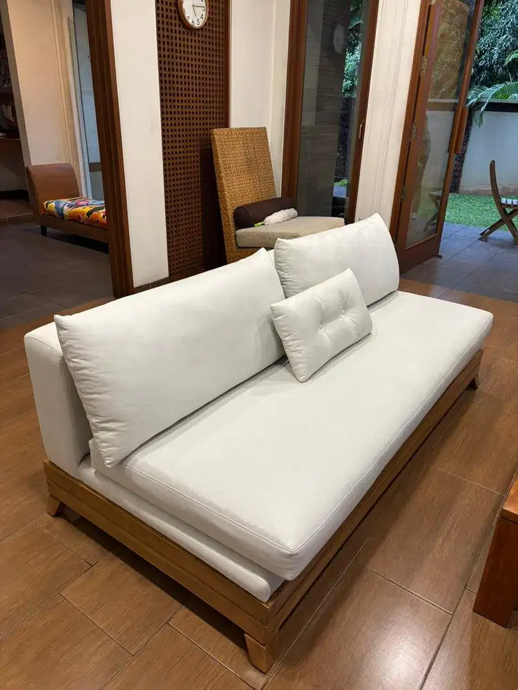 SOFA MINIMALIS DESIGN TROPICAL HOUSE