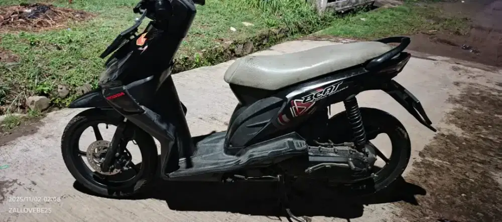 Beat karbu masih mulus no minus cuma lecet pemakaian ajah