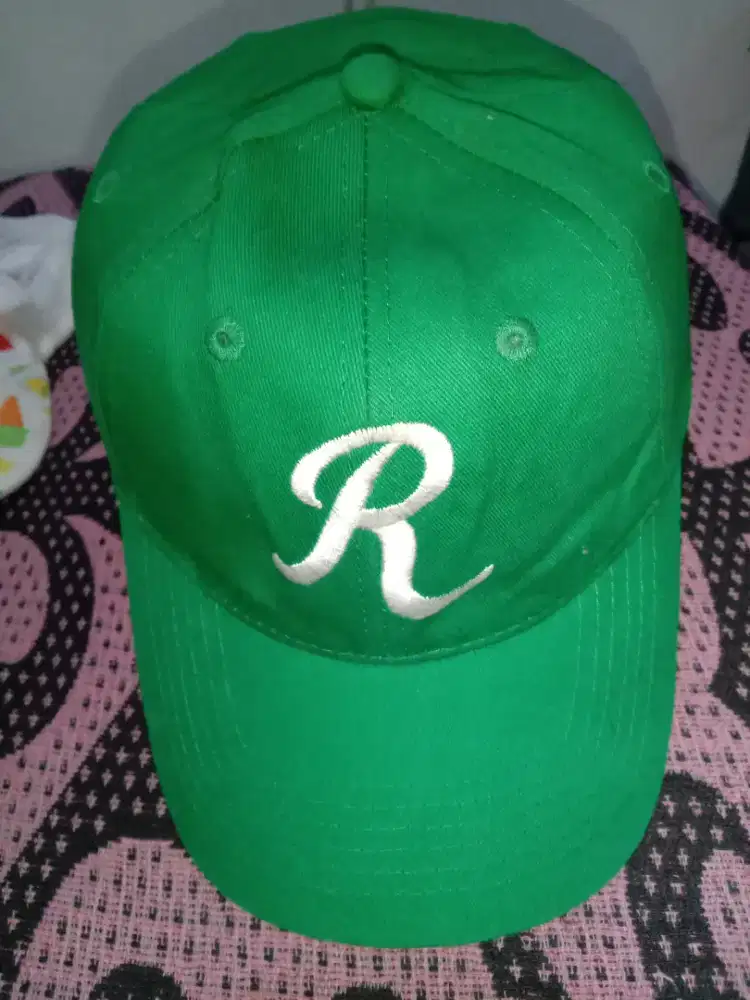 Topi remaja/ anak logoR like new
