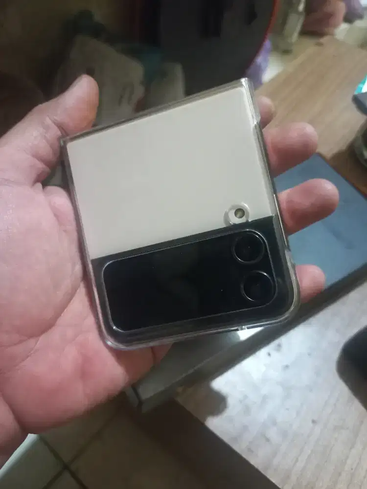 Samsung z Flip 4  8/ 256 GB like new
