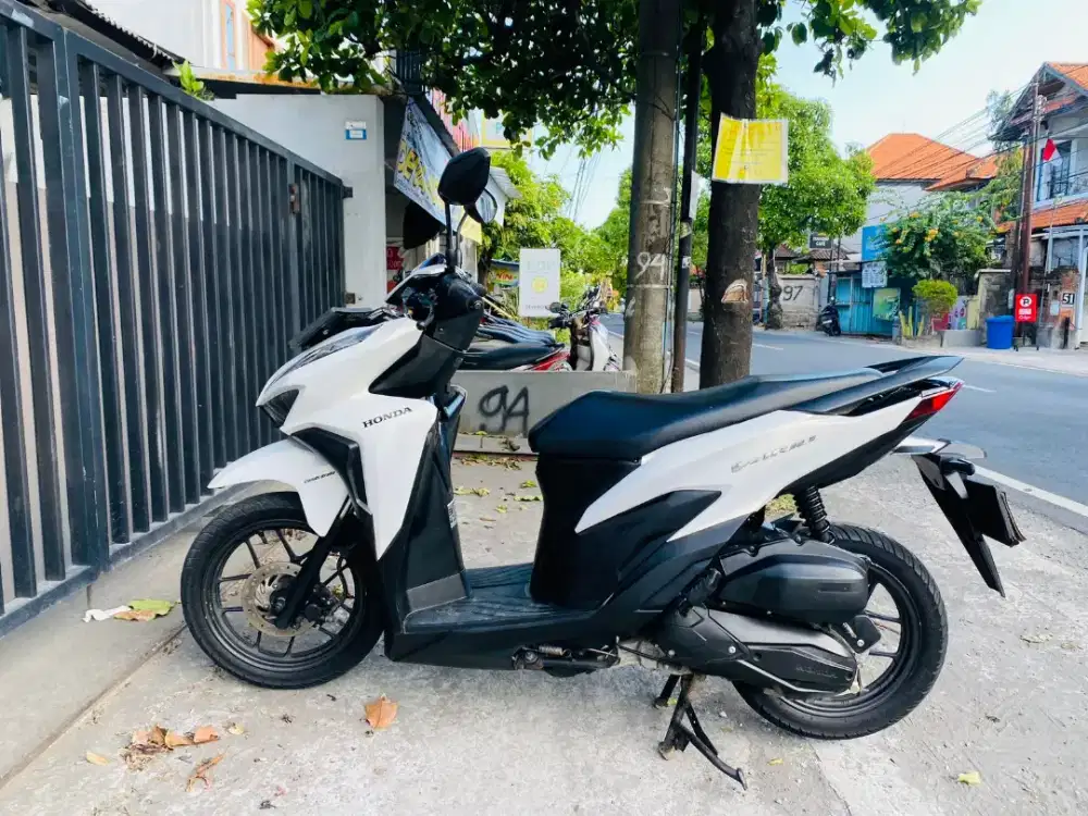 DP 1 juta Vario 125 th 2022 putih Deva motor
