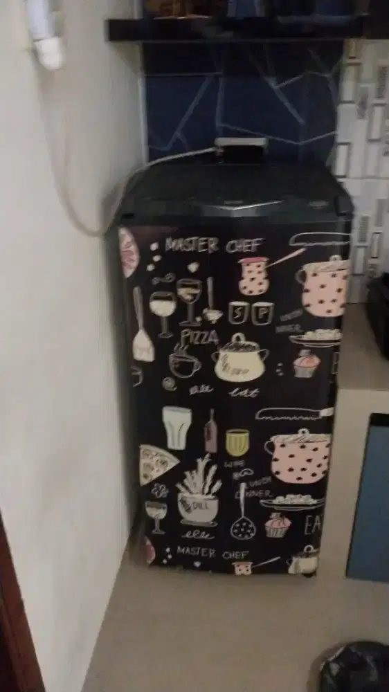 Kulkas 1 pintu dan mesin cuci manual