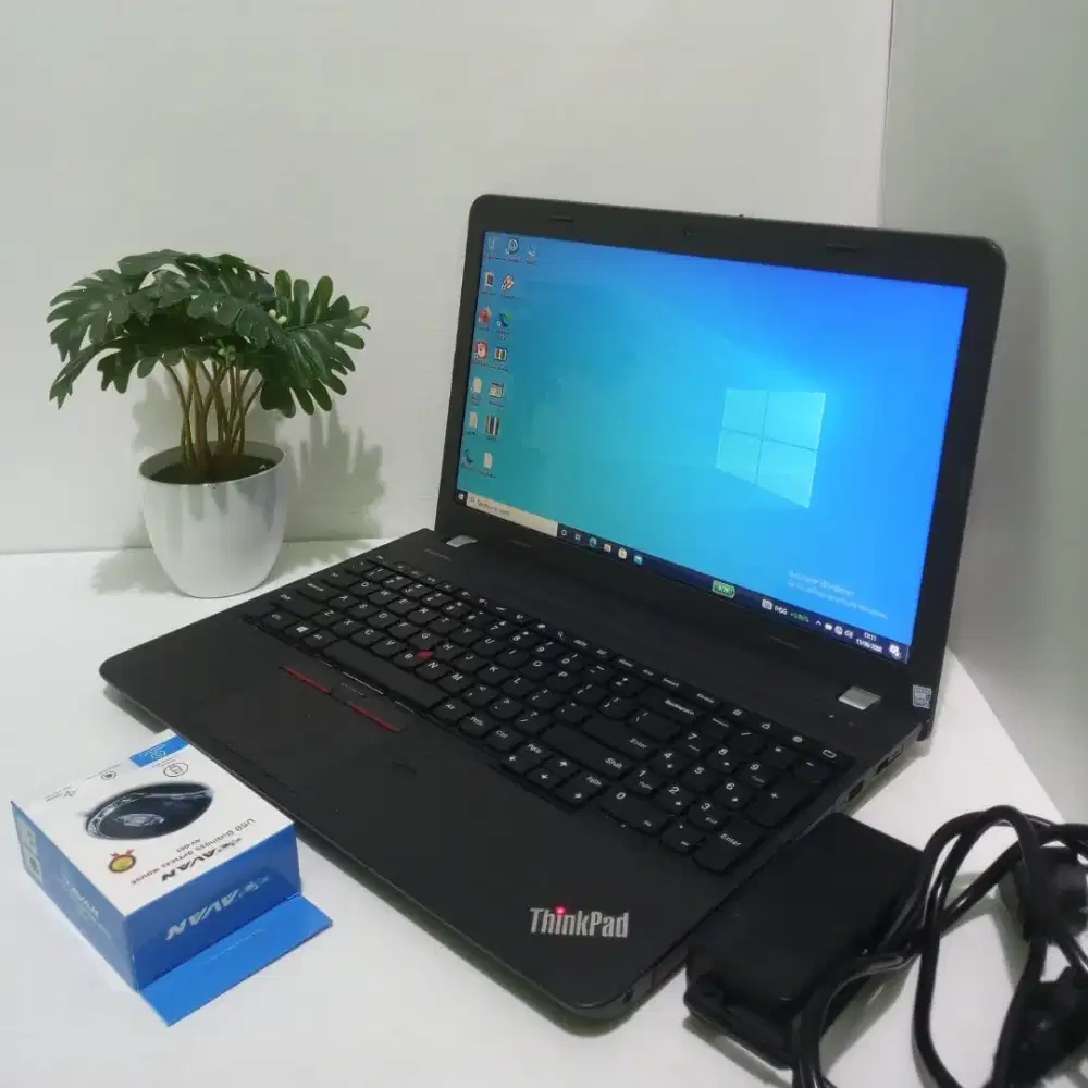 LAPTOP LENOVO RAM 8GB SSD 128GB LAYAR 15.6 IN CORE i3 NO MINUS TOP