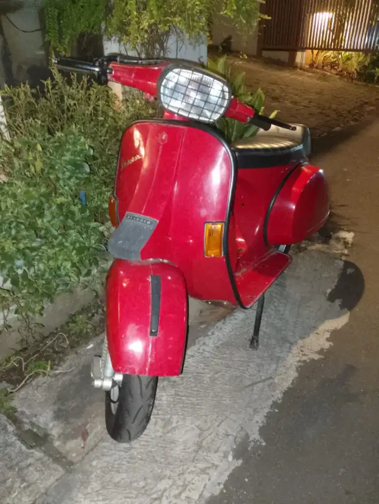 Vespa tahun 81 px