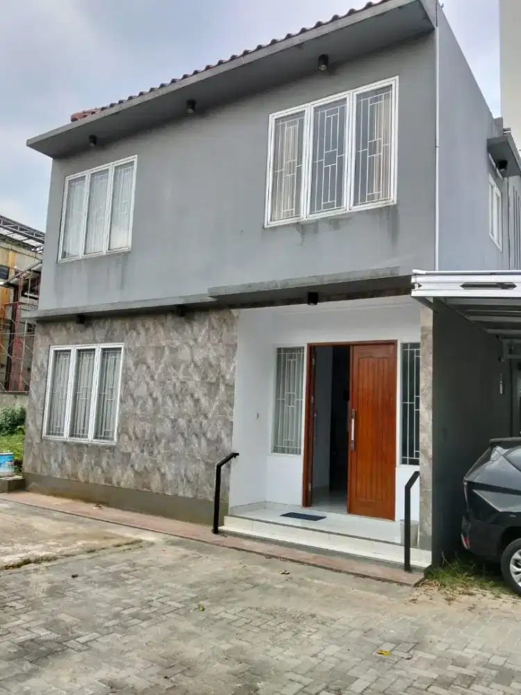 Disewakan Rumah Tinggal 2 Lantai Bangunan TH 2022