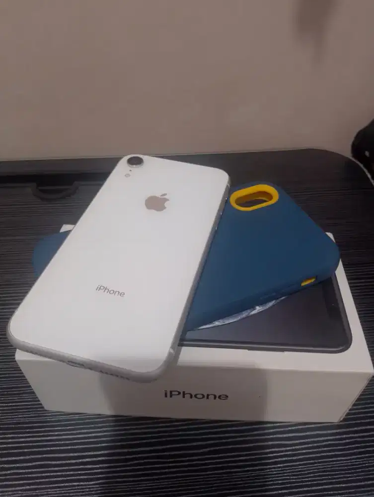 IPHONE XR 64 GB INTERN
