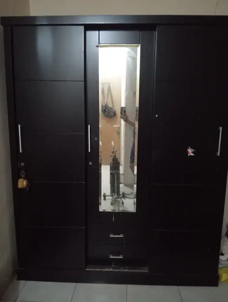 Di Jual lemari 3 pintu