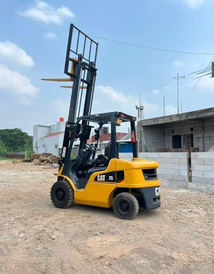 Forklift Caterpillar 2,5 Ton,Tiang 3 Meter,Manual,Mesin S4S,Tahun 2018