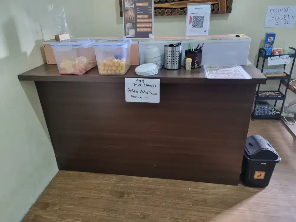 Meja kasir cafe