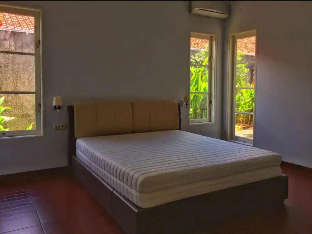 Dijual/Disewa Rumah Lokasi Strategis Simprug Jakarta Selatan