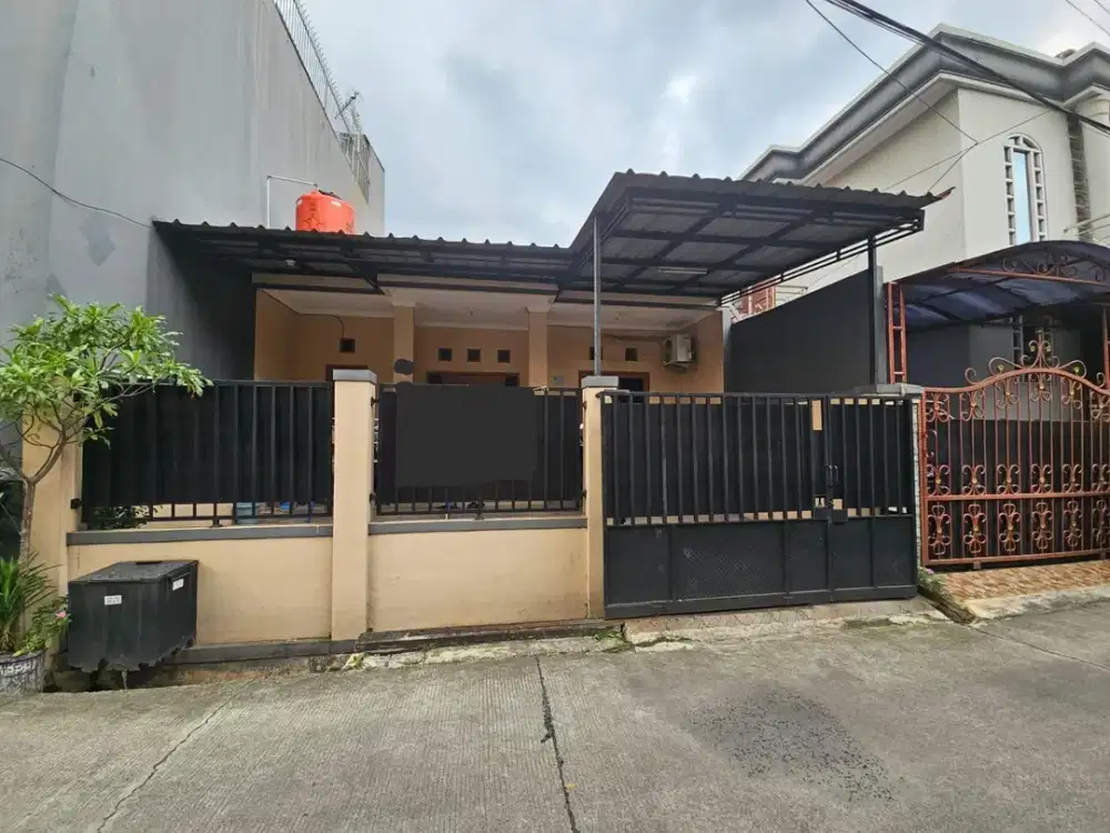 Rumah di Komplek Griya Ciledug. Kota tangerang