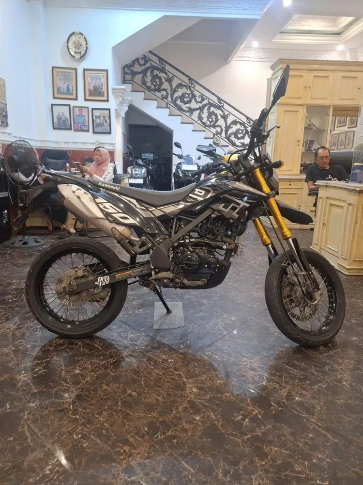 Hub ima dp 2 jt  Kawasaki D tracker 2022 . Bisa Co payment Credit Card