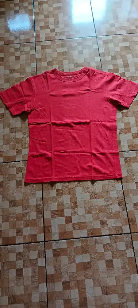 Kaos uniqlo ukuran M