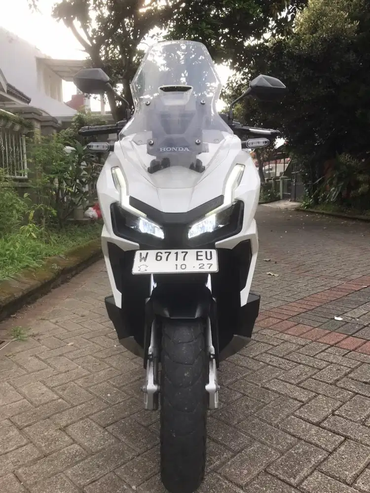 ADV 160 Putih Metallik