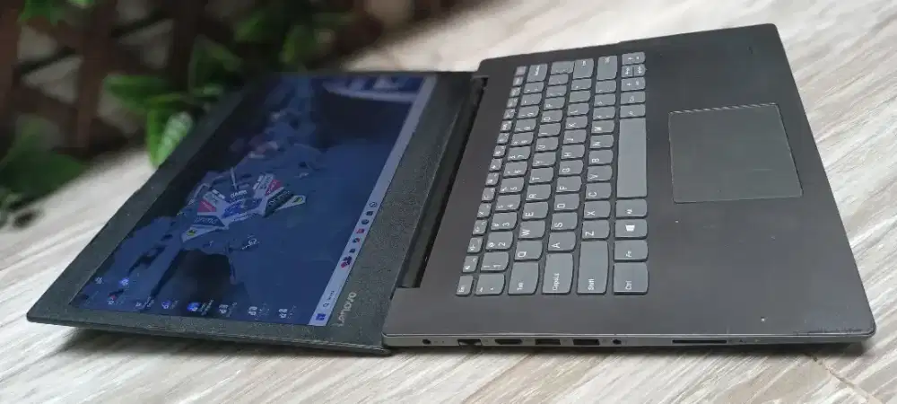 Lenovo ideapad ram 8 gb ssd 128 gb windows 11 siap pakai minus dikit