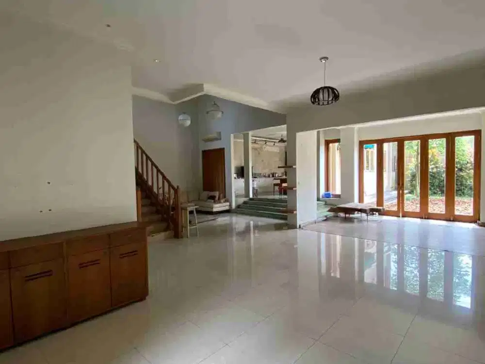 Rumah 2 lt  besar alam sutera  tangerang