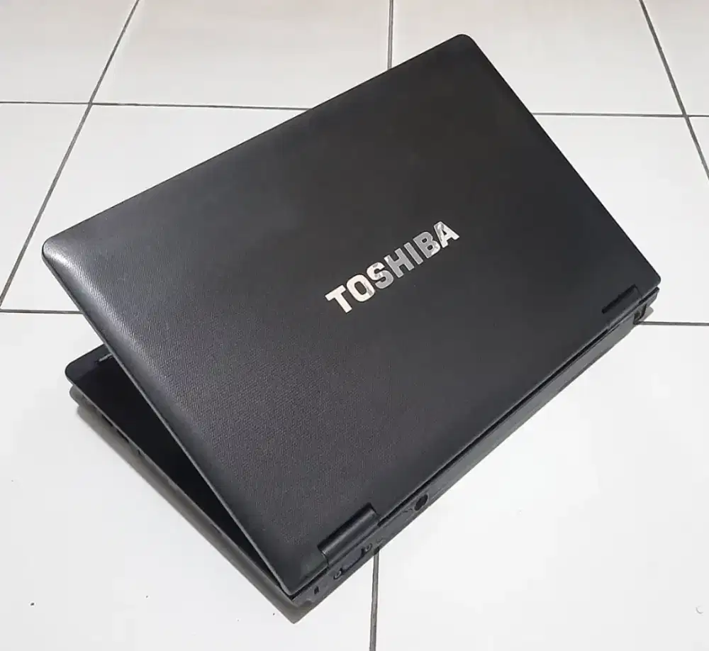 Laptop Toahiba S500 Core i3