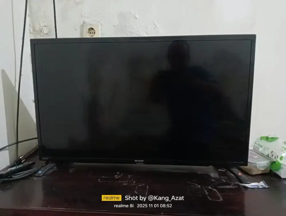 TV LED digital Sharp 32 inch (Kondisi Matot)