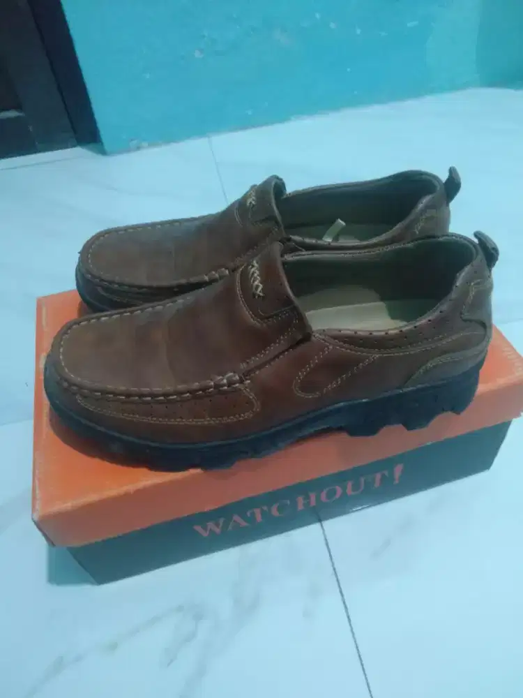 Sepatu merk watchout