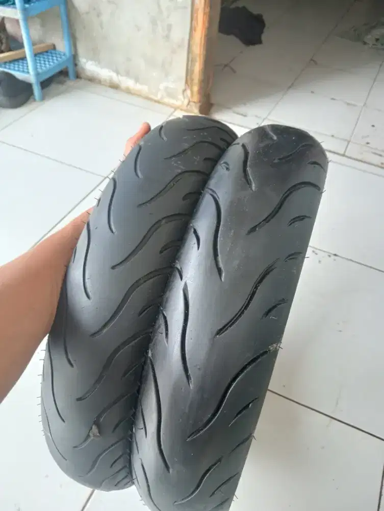 Sepasang ban metic ukuran 90/80 100/80 ring 14 merk Michelindanmaxxis