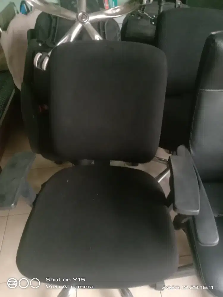 Jual kursi kursi kantor kondisi masih bagus
