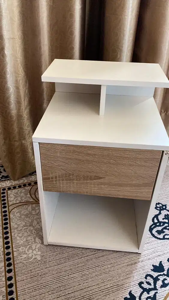 Meja nakas mini . Nakas laci 1