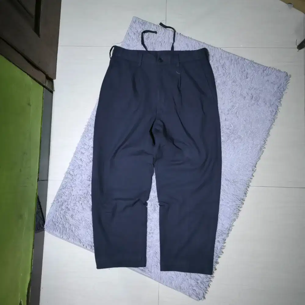 Uniqlo angkle long pants
Sz 32 slim
Bahan  melar

Kond 9.7/10 like new
