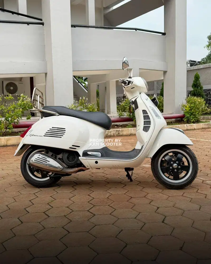 JUAL MURAH VESPA GTS 150 3V 2014 MULUS
