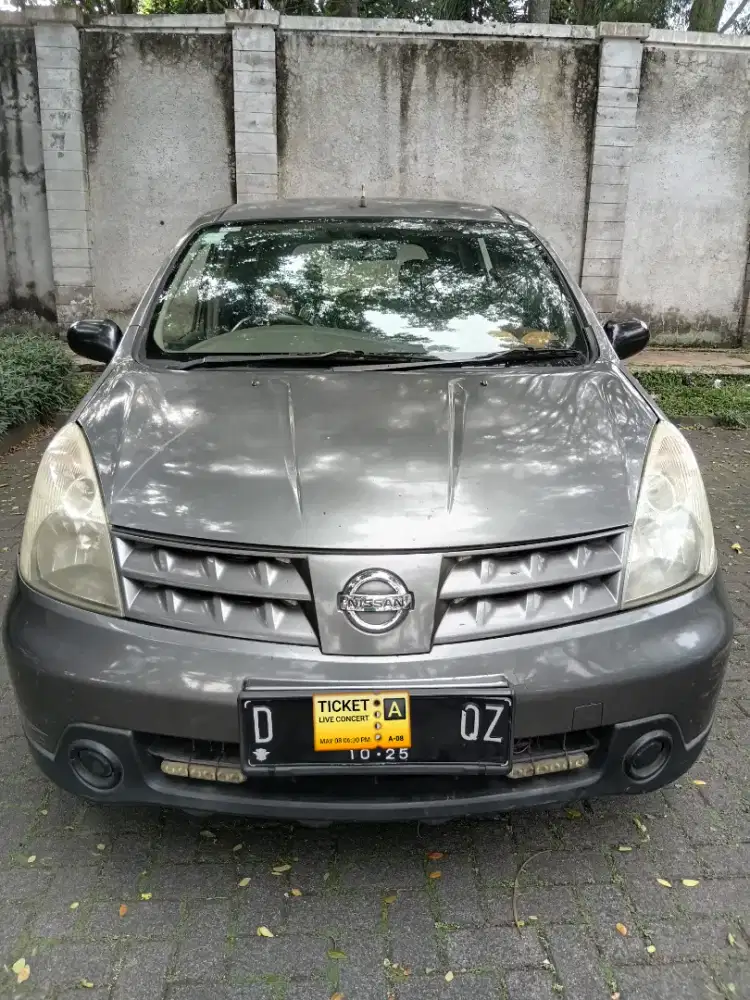 Nissan Grand Livina Sv 2010