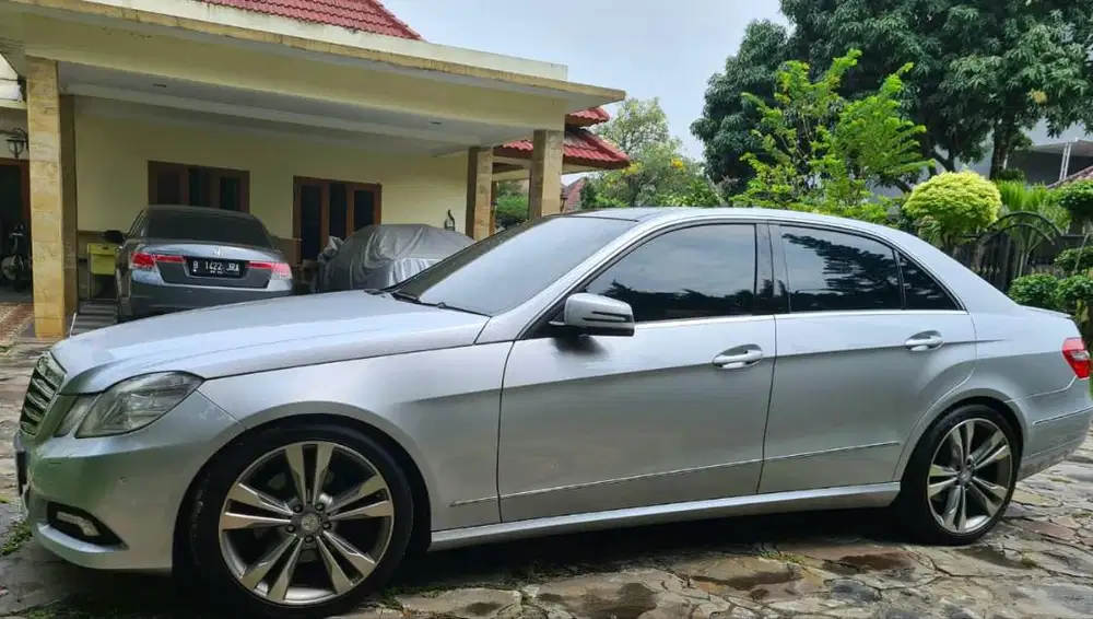Mercedes-Benz E300 Avantgarde W212 tahun 2010