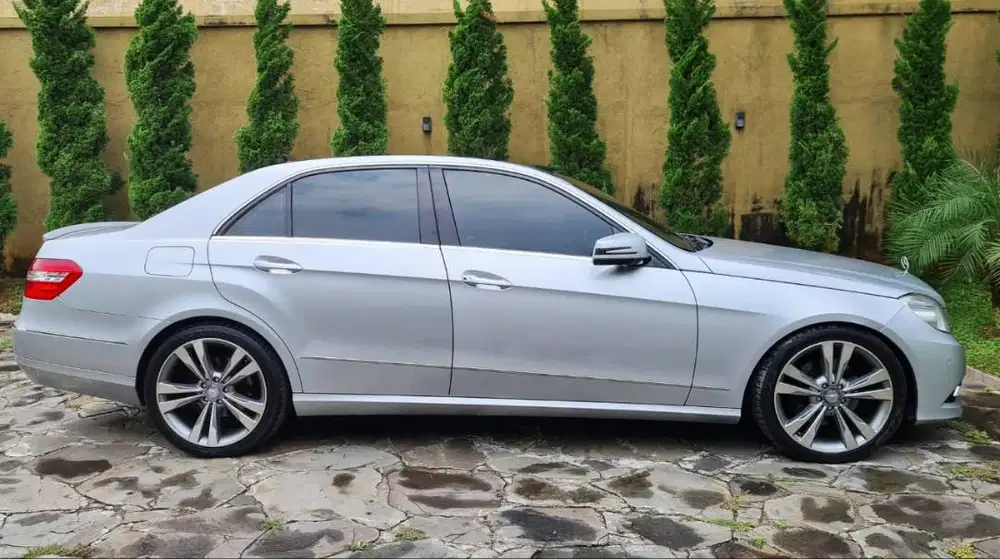 Mercedes-Benz E300 Avantgarde W212 tahun 2010