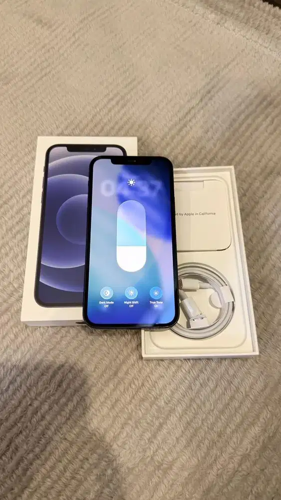 Dijual Iphone 12 Black 64GB Resmi Ibox Lengkap