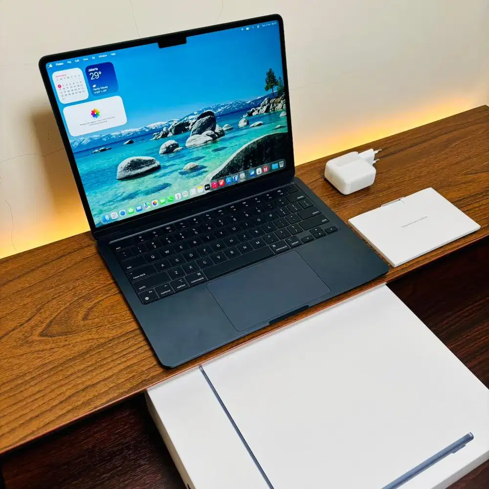 MacBook Air 13 inch M2 Ram 16GB Original Fullset Garansi iBox On