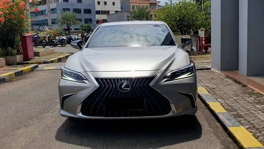 Lexus ES300 ES 300 Hybrid Ultra Luxury Facelift 2024 Like New Low Km