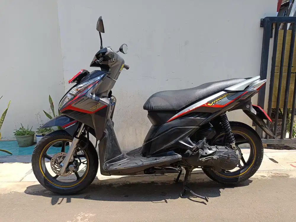 Di jual cepat vario thecno 2010 lengkap bagus