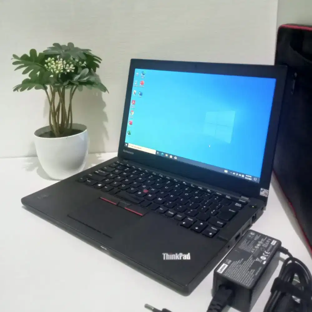 LAPTOP LENOVO RAM 8GB SSD 256GB CORE i3 LAYAR 12.5 IN MULUS NO MINUS