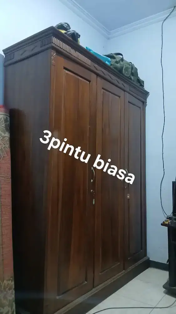 Perabot jati tua