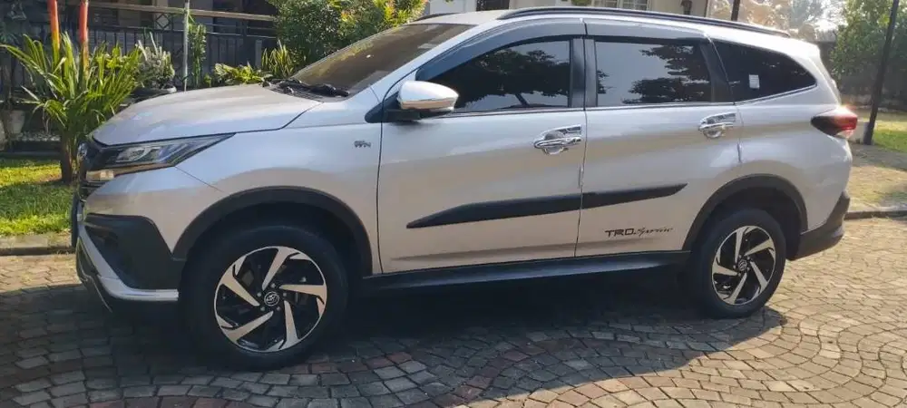 RUSH 1.5 TRD Sportivo Matic 7 Seat Silver 2020 Pajak Panjang DKI Sndr