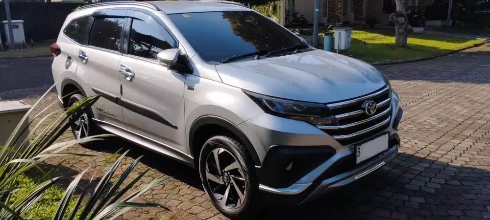 RUSH 1.5 TRD Sportivo Matic 7 Seat Silver 2020 Pajak Panjang DKI Sndr