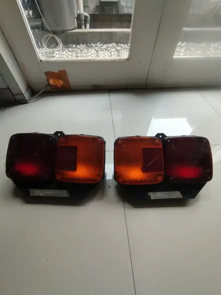 Lampu belakang Hino FM 260 JD