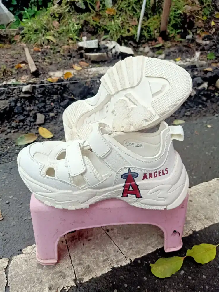 Sepatu-sandal sport 'MLB' size 38