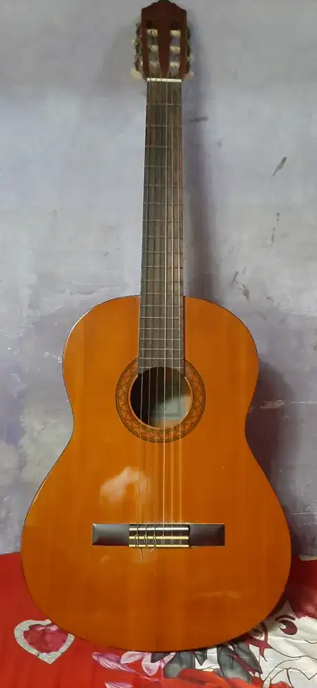 Di jual gitar ori yamaha c330a kondisi gitar mulus